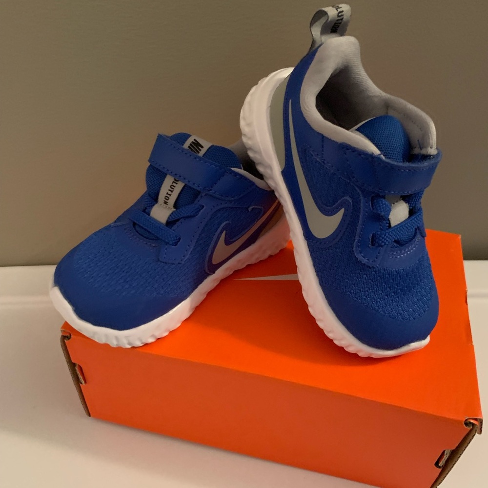 Nike Revolution Toddler Sneakers